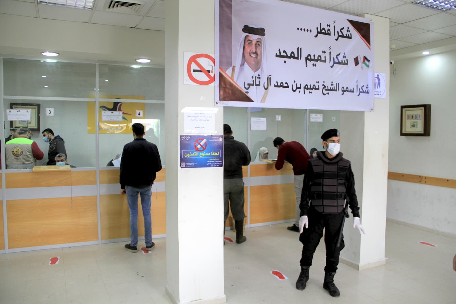 Qatar begins disbursing cash aid to needy families in Gaza